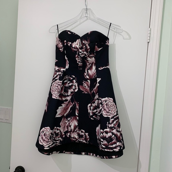 Evening Cocktail Dress - Picture 5 of 16